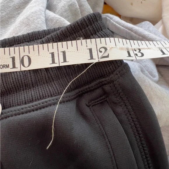 New with tags Under Armour Storm Cold Gear youth M - Picture 9 of 10